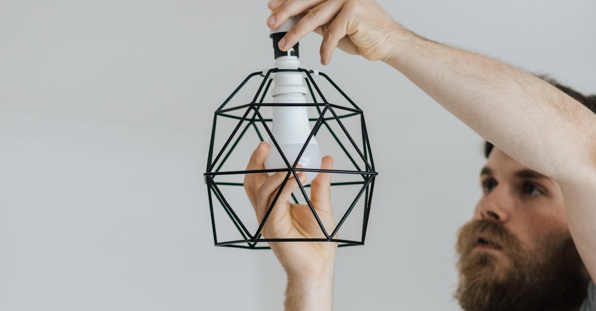 Who is eligible for the hot water rebate in Victoria?